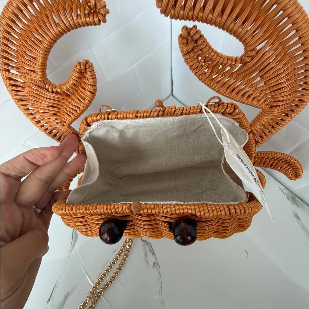 Tommy Bahama Tan Wicker Crab Purse - Picture 6 of 8